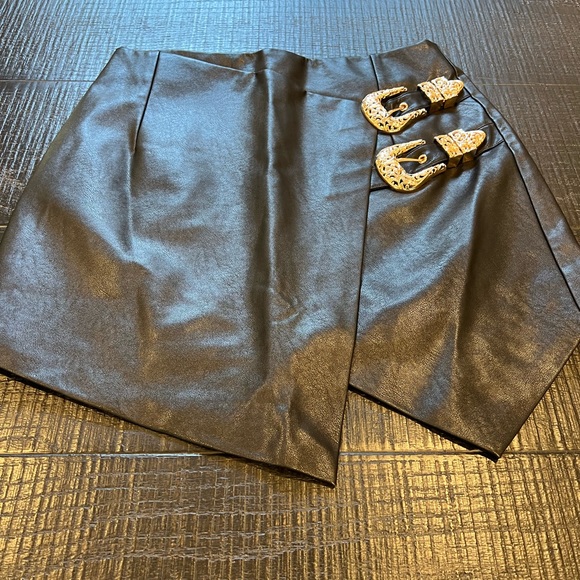 Forever 21 Dresses & Skirts - 🔔 Forever 21 mini skirt